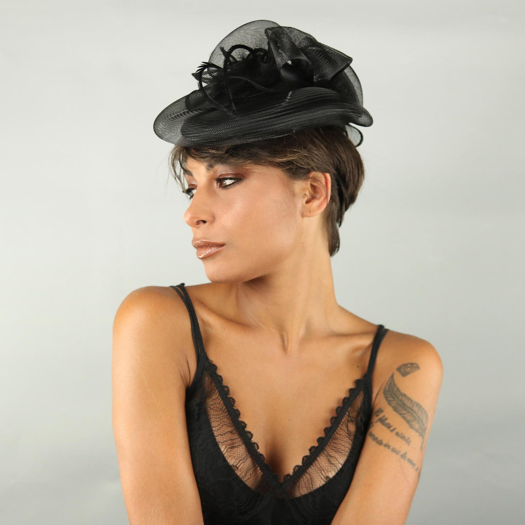 Fabulous Fascinators: Small Hat Styles that Will Dazzle at the Races