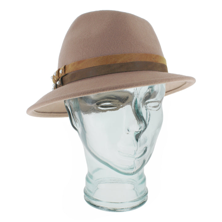 Belfry Elda trilby hat in nude wool with asymmetrical cut, featuring elegant double leather bands accented by pearls, a stylish autumn and winter women’s fashion accessory