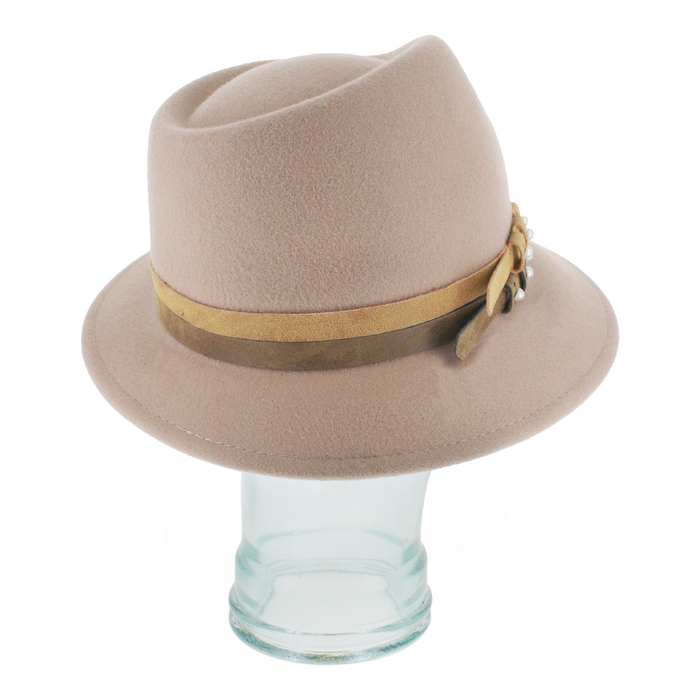 Side profile of the Belfry Elda trilby hat in nude wool, designed with double leather bands featuring pearl accents, a timeless autumn and winter piece with modern flair