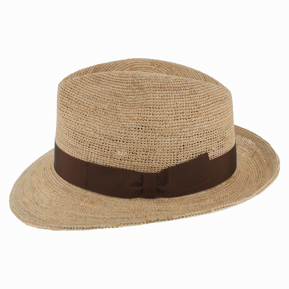 Classic snap brim fedora in natural raffia straw – ideal for autumn outings and transitional weather style